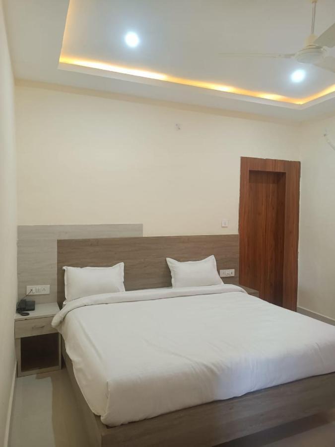 Hotel Rajwada Palace 오르차 외부 사진