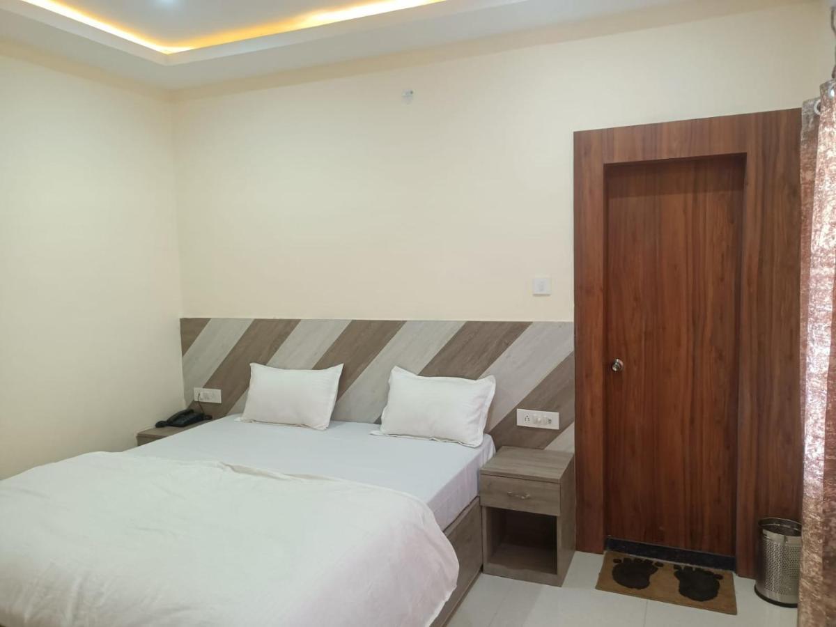 Hotel Rajwada Palace 오르차 외부 사진