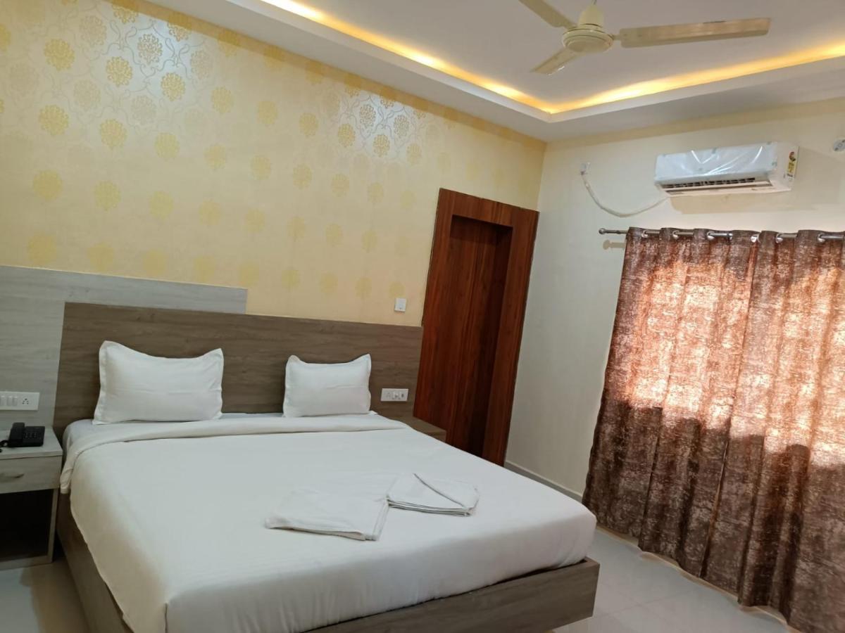 Hotel Rajwada Palace 오르차 외부 사진