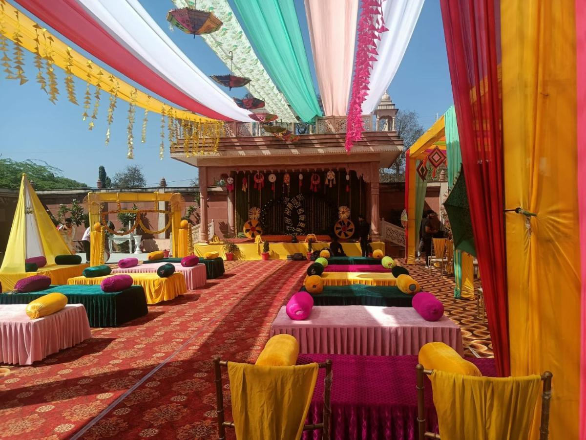 Hotel Rajwada Palace 오르차 외부 사진