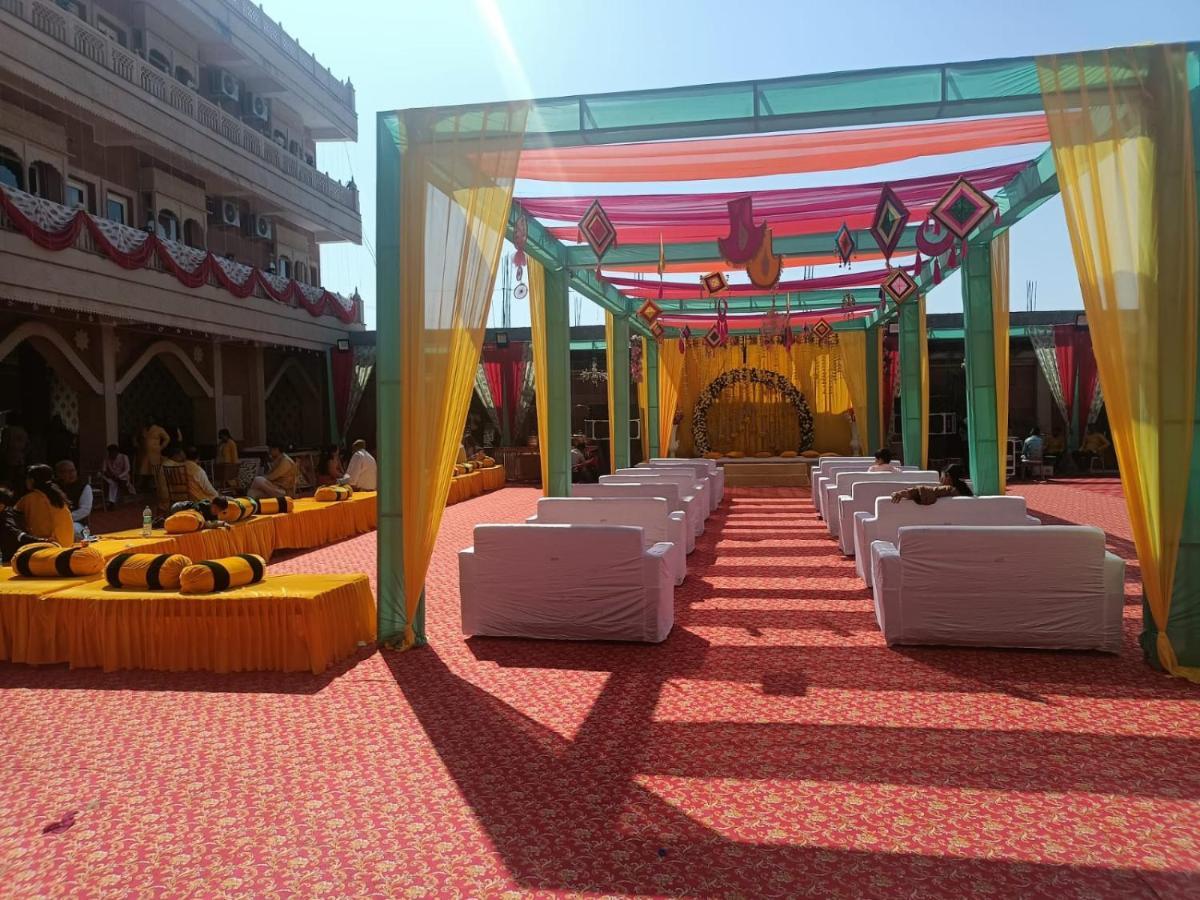 Hotel Rajwada Palace 오르차 외부 사진