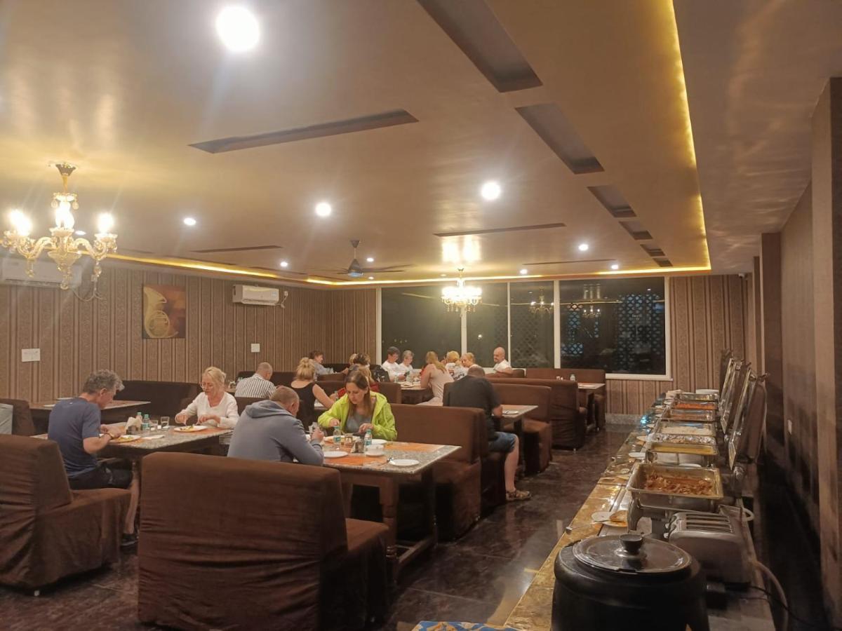 Hotel Rajwada Palace 오르차 외부 사진