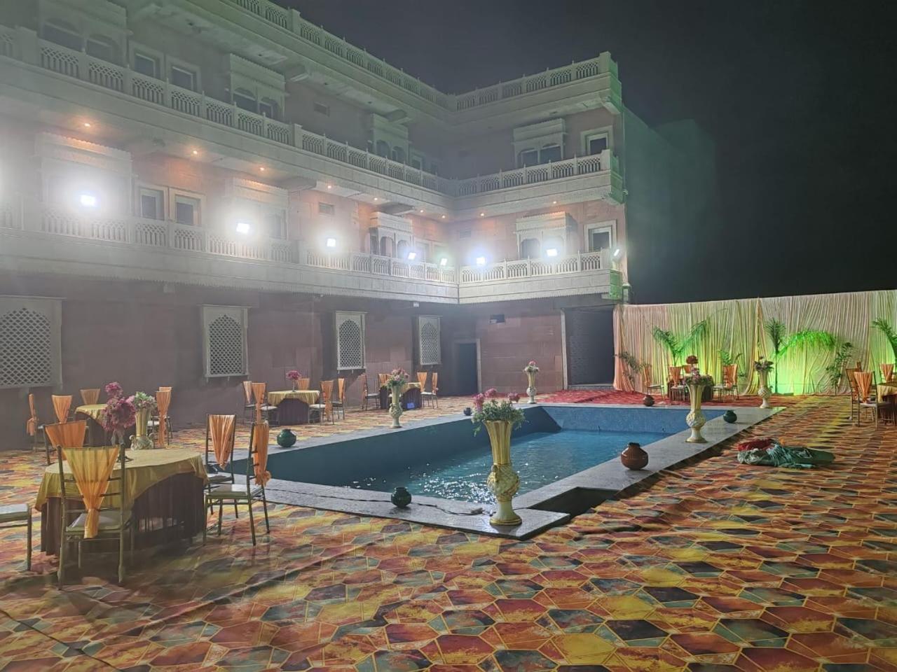 Hotel Rajwada Palace 오르차 외부 사진