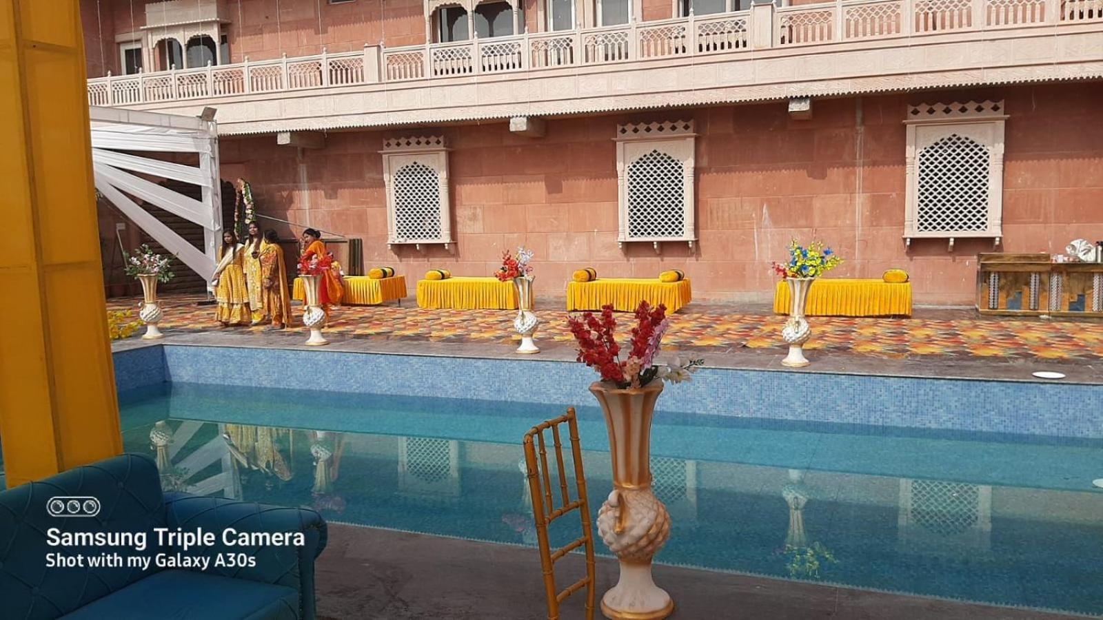 Hotel Rajwada Palace 오르차 외부 사진